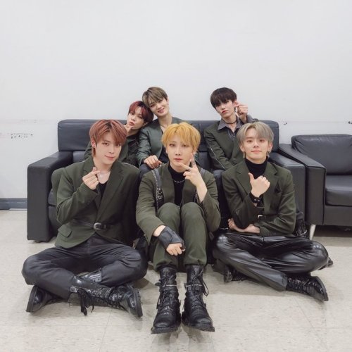 VERIVERY_OFFICIAL twitter update with Dongheon, Hoyoung, Gyehyeon, Yeonho, Yongseung, and Kangmin (1