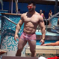 whitepapermuscle:Warllen Correa