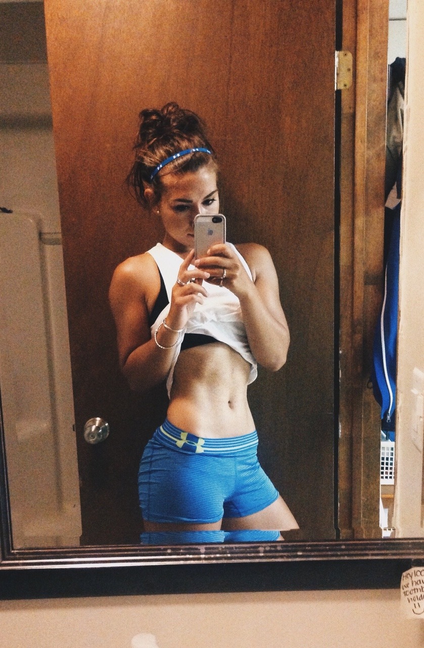 thailol:  thatclimbergirl:  Leg day ab (kinda) selfie because that makes sense  Holy