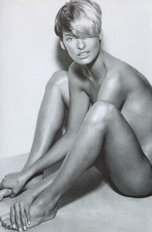 Sex famousnakedbodies:  Linda Evangelista pictures