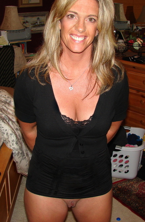ricoishard:  All-American MILF