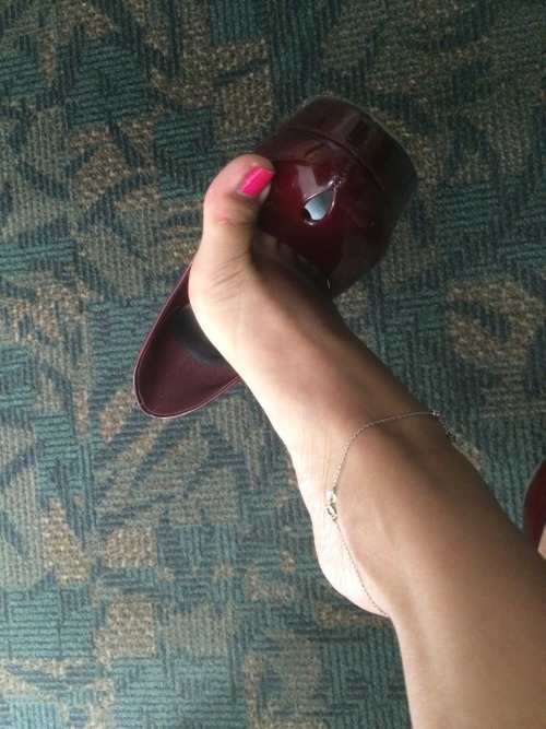 buntoes:  foot fetish much? ☺️ well then, you’ve cum to the right place ☔️👠👣