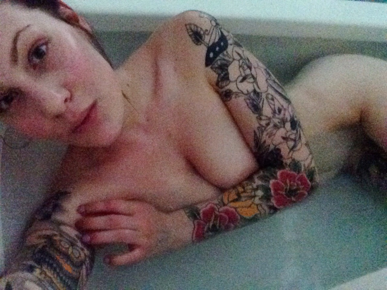 abchannahxyz:  In the bath before the sun even goes down? Seems about right. 