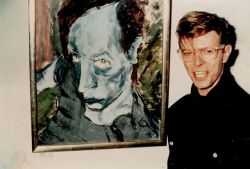  David Bowie with his 1976 painting of Iggy