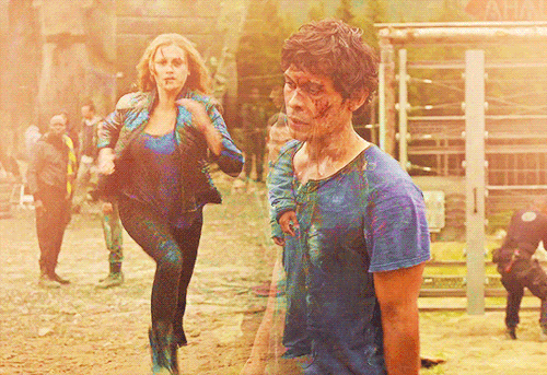 November 19th, 2014 - Happy 8th Year Bellarke Hug Anniversary "Now There's Something I Thought I'd Never