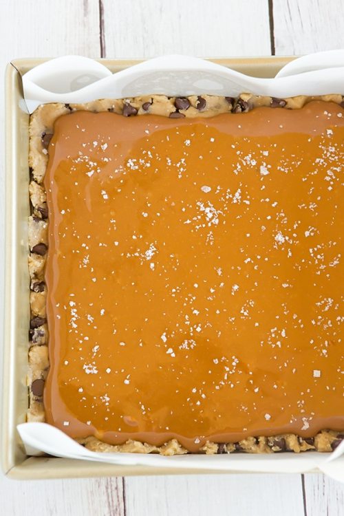 sweetoothgirl:SALTED CARAMEL CHOCOLATE CHIP COOKIE BARS