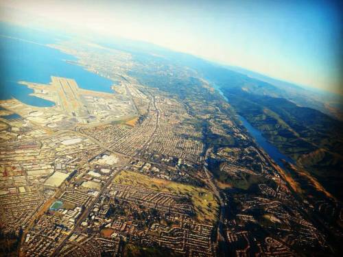 opera-ghostie: #TBT leaving San Francisco Airport last week. You can see the San Andreas Fault on th