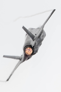 eyestothe-skies:    F-35B Lightning II   