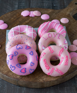 sweetoothgirl:  Valentine’s Day Donuts