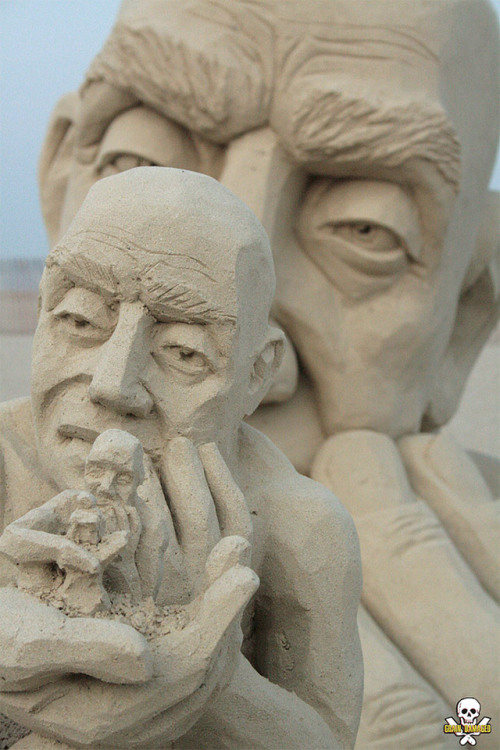 itscolossal:Infinity: A Mind-Bending New Sand Sculpture by Carl Jara (watch a time-lapse video on Co