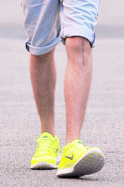  Niall’s legs (ღ˘⌣˘ღ) 