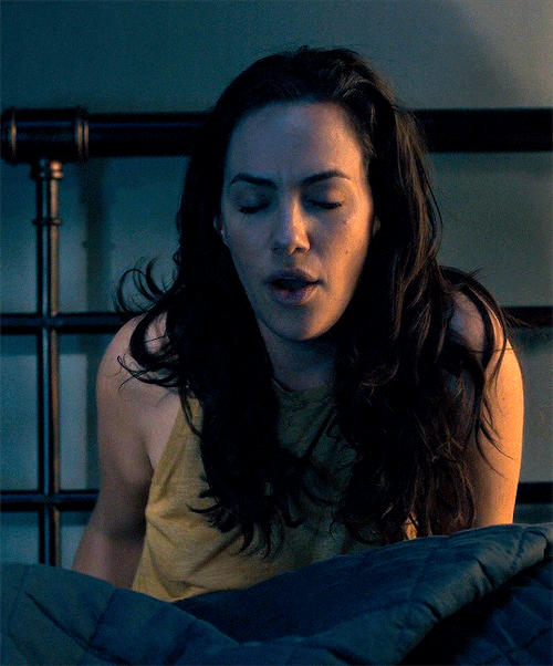 dr-theodoracrain:Kate Siegel as THEO CRAINTHE HAUNTING OF HILL HOUSE (2018)