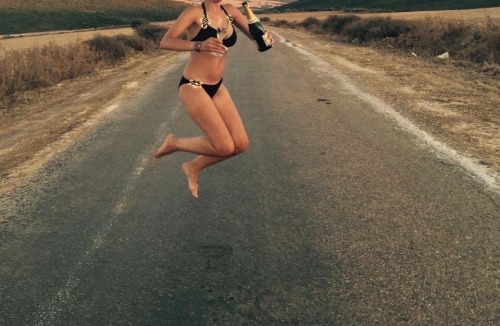 That's An Efficient Way She's Doing Hitchhiking 😜 #Jasmin 