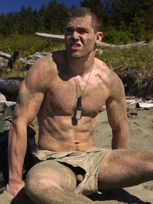 onlymilitarystuff:  #military #outdoor #solo #tight 