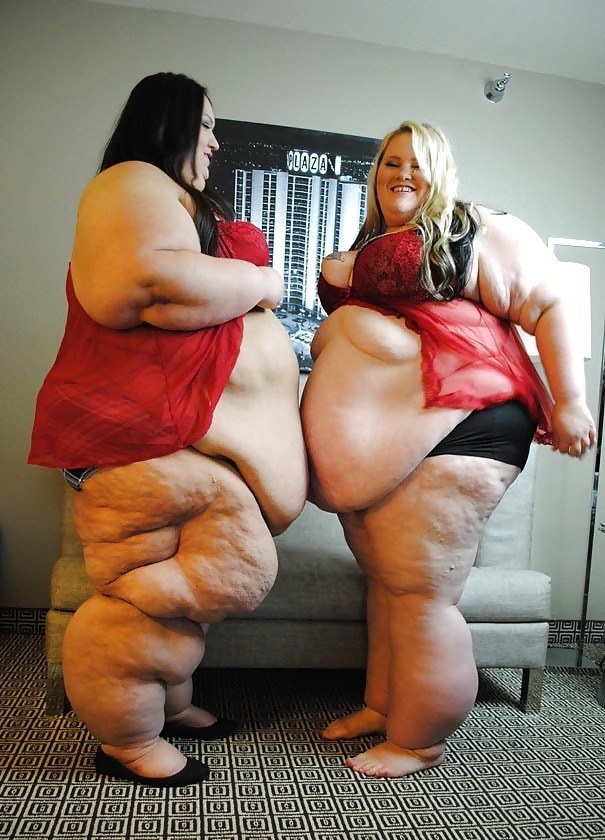 fat-man-brett:  ssbbwchicklover:  My kind of threesom right here    Two porkers who