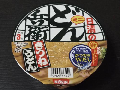 日清のミニどん兵衛、きつねうどん。Kitsune udon noodles of NISSIN Dombei.