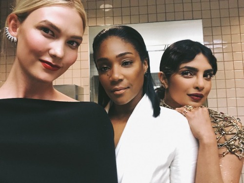 karliekloss: Babes in the bathroom @TiffanyHaddish @priyankachopra