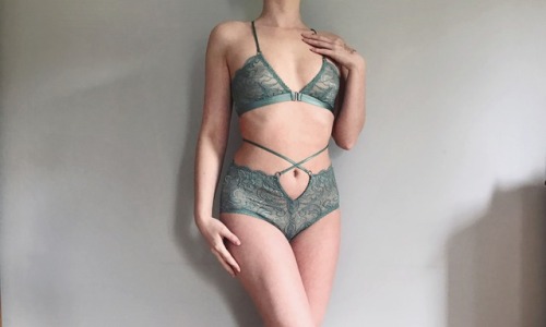 LINGERIE REVIEW LONELY LINGERIE PENNY HIGH WAISTED BRIEFS AND BRA I’ve been aware of Lonely Lingerie