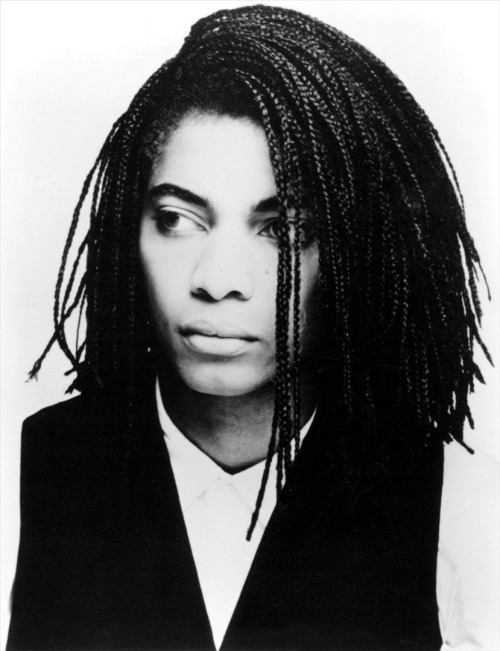 80slove:Terence Trent D’ArbyWOW he is pretty!