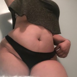 cocainecassi:  my cellulite says wus good