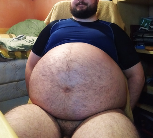 bigbellyboiz:  fatlazypanda:    Stuffed to the *absolute* max. I really overdid it. Might not be able to comfortably fall asleep today, and will pay for it tomorrow, but it was worth it.   Wow - you look so great!