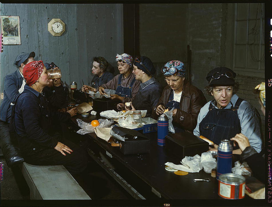 rouquinoux:  The real Bomb Girls in wartime in USA, in the 40’s. 