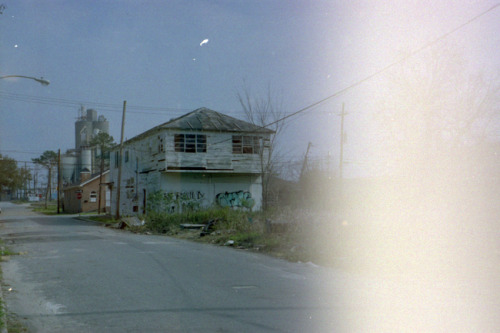 noisenest:  “If dese be projects, dey should be completed”, a sentiment that could be seen sprayed on inumerous buildings as my girlfriend and I walked in and out of abandoned, unfinished housing in New Orleans’ Florida Projects. If you