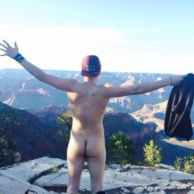 pikashton:
“ awclifford-deactivated20170911:
“ luke had this as his twitter icon but then changed it to a different picture a couple seconds later.
”
#FreeTheWiener2k14
”