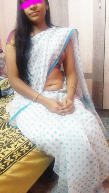 vijaykumar45: desibhabhiaunties:  she loves to seduce and show…   Nice 