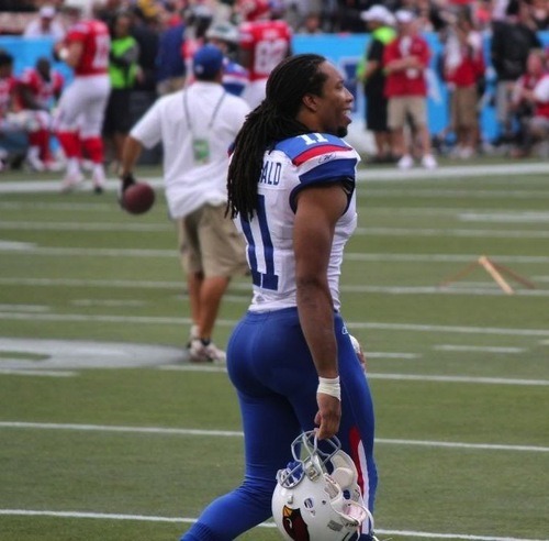 blackveilbarb:  savvyifyanasty:bigcrawdaddy:  phillyprints:  Larry Fitzgerald  Larry