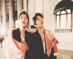eteru:  23 / INFINITE making story in LA → myungsoo and woohyun share a blanket ლ(❛◡❛✿)ლ