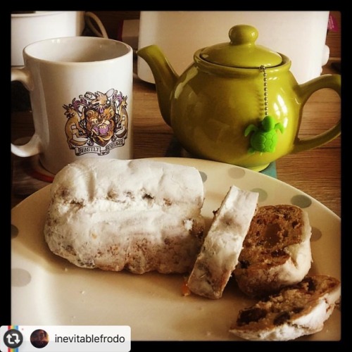 #Reposting @inevitablefrodo with @instarepost_app – Having tea and stollen with mum before she