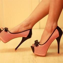 heavenly-highheels:  Take advantage of these heavenly #heels!http://FlirtyHeels.pw 