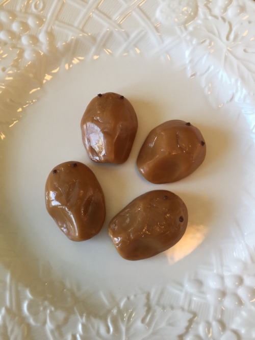 aquatthewailord:Caramel, chocolate, and Nutella Kabuto candies!The shells got a little messed up bec