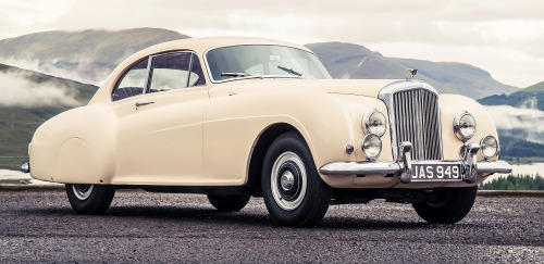 What a difference 70 years makes juxtaposition of Bentley R-Type Continental, 1952 & Bentley Con