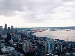 shonenposijumpxvx:   Seattle at sunset and dusk   I get to ride my bike in this city all day every day! I love it