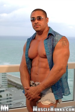 myfavoritemusclemen:  Eddie Camacho - 1http://myfavoritemusclemen.tumblr.com/archive