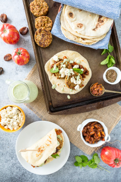 vegwiz:  Za’atar Chickpea Burgers with Heirloom Tomatoes &amp; Apricot Chutney 