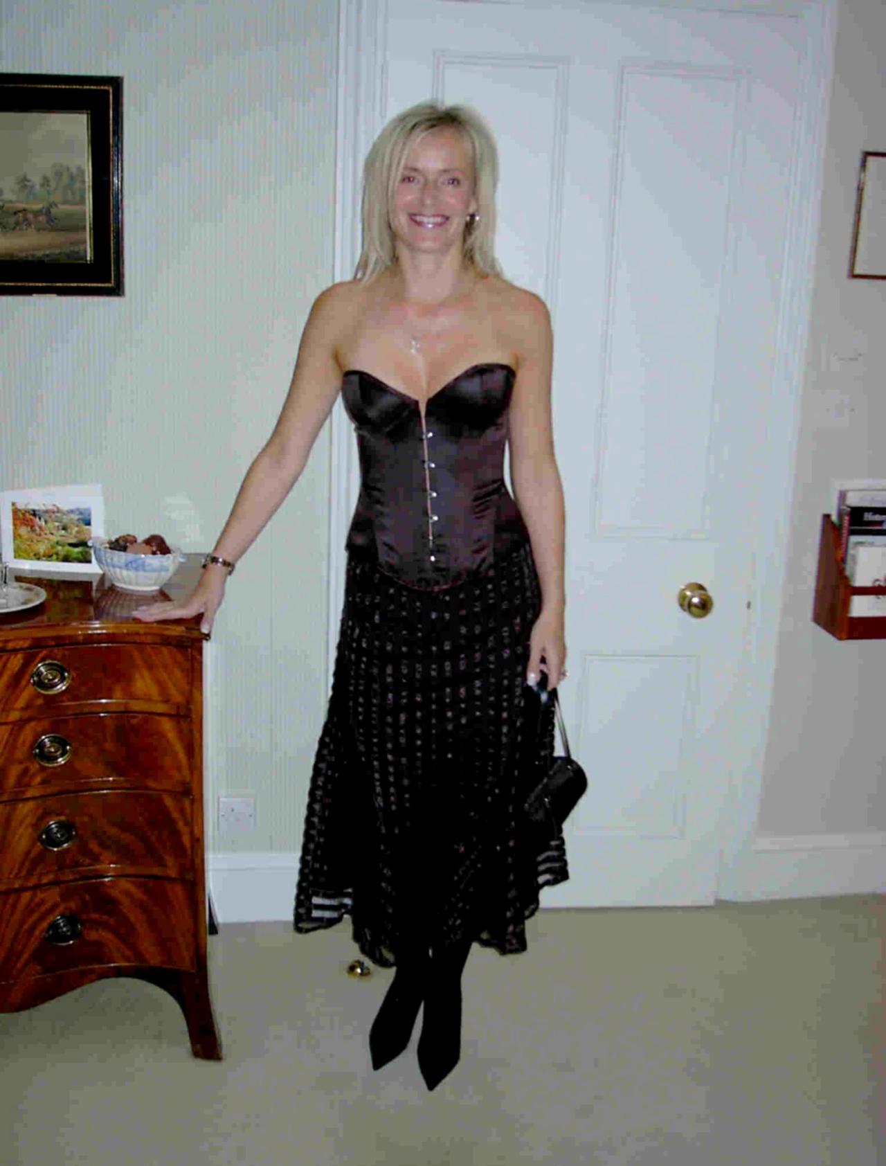 onlyamateuruploadedphotos:  bobvy:  Cute Little Blond Hot Wife showing off for her