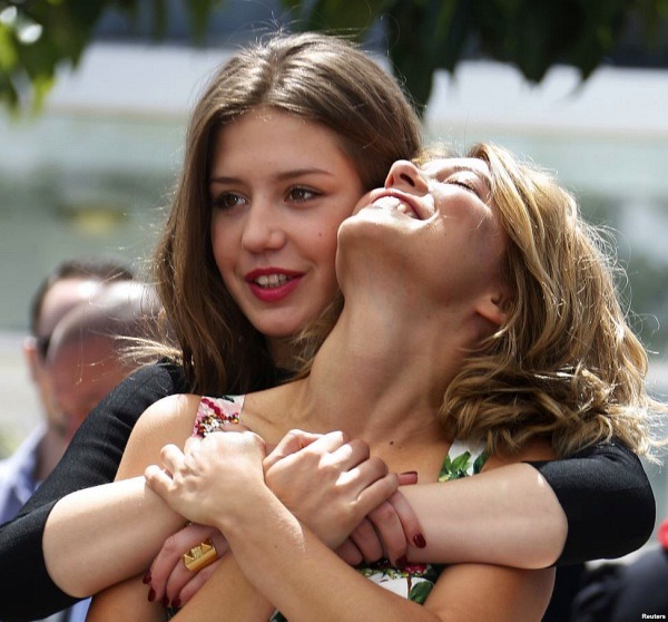 gay-notgay:  Adèle Exarchopoulos and Léa Seydoux  I want them together