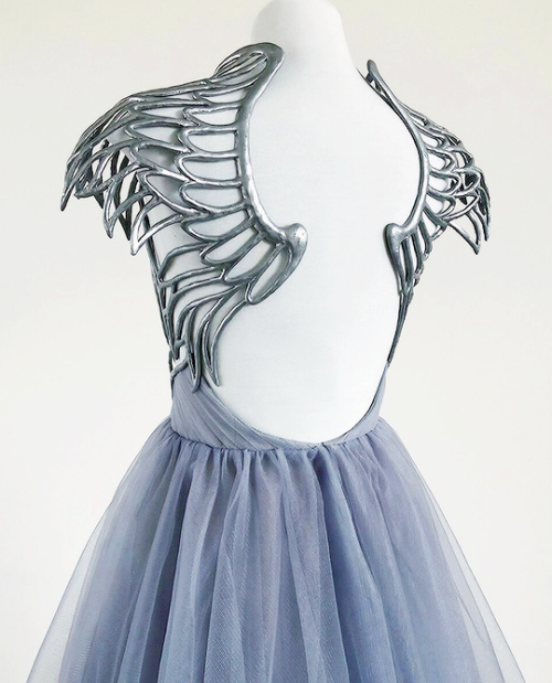 fashion-runways:LINDA FRIESEN ‘The Angel’ dress if you want to support this blog consider donating t