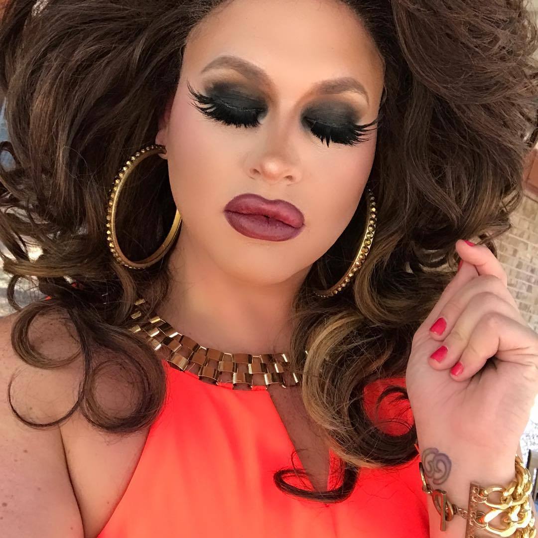 boy-to-girl-transformation:  Drag Queen Diva