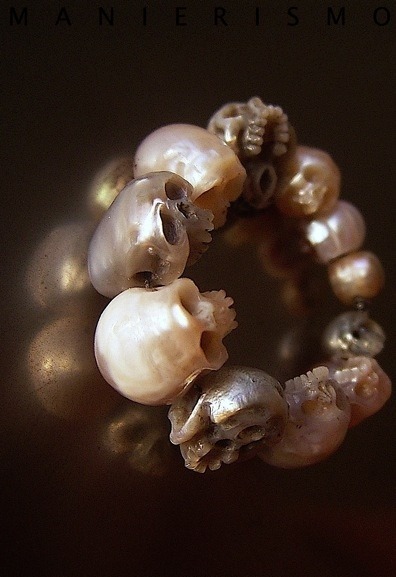 orevet:pearl-nautilus:Shinji Nakaba Carved Pearls Skull Braceletthose are fairy skulls, you can’t fo