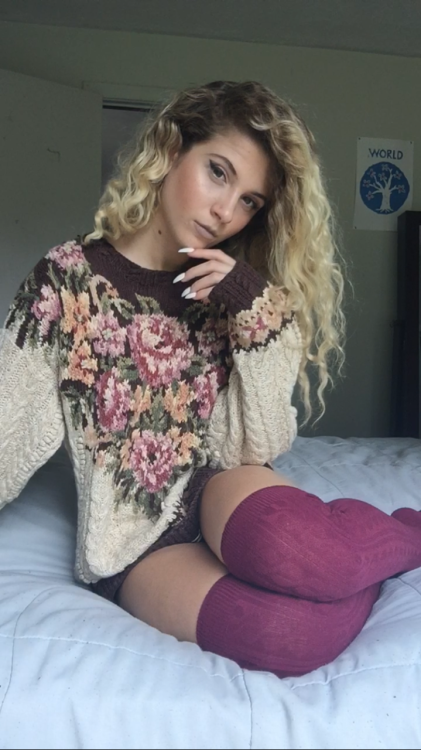 shay-gnar:  I’m in love w my new sweater💐 adult photos