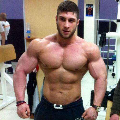 musclehunkymen:  Hot muscle Harun Yilmaz.