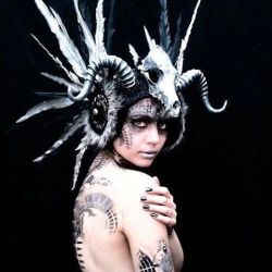 selinaminx:  The wild things wander… #gothicbeauty #headdress #skull #beautiful 