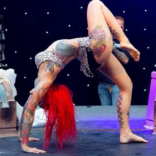 tatos-girls:  Tattooed girls are hothttp://tatos-girls.tumblr.com