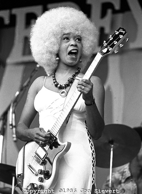 licoricewhipit:  allakinwande:  Sistas with guitars. ❤💔  Beverly Watkins, Bibi