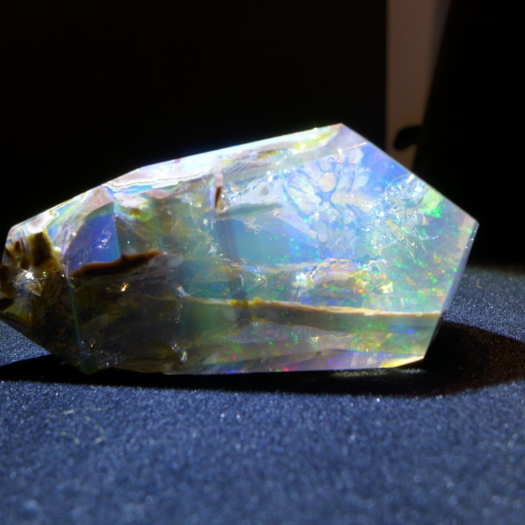 quiet-nymph:  Face up and Contra Luz color play faceted opal from Opal Butte by Inna