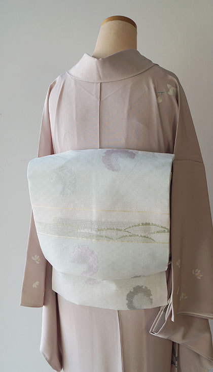 Delicate early summer kimono outfit, featuring this super soft shunran (noble orchid) houmongi, pair